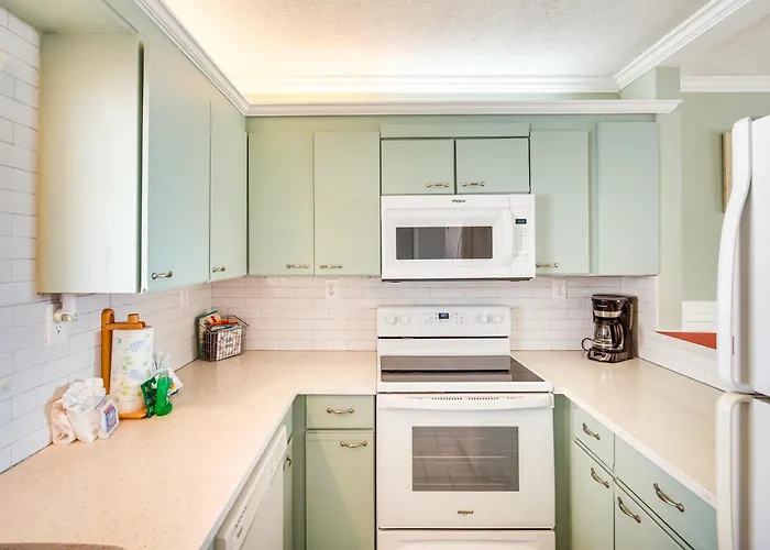 Condo: Private Community Access *