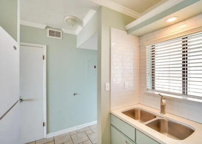 Condo: Private Community Access